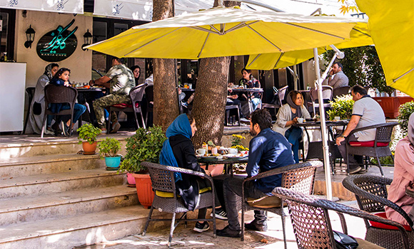 کافه باغ کاریز